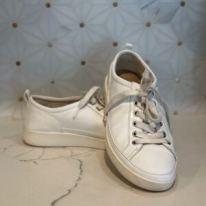 Vionic Women's Classic White Sneakers Winny